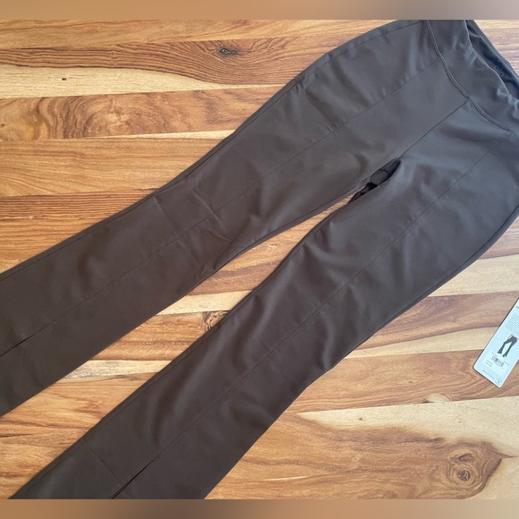 Alo 🤎🤎 airbrush 7/8 flutter leggings in sold out color Espresso - Size XXS - Picture 6 of 7